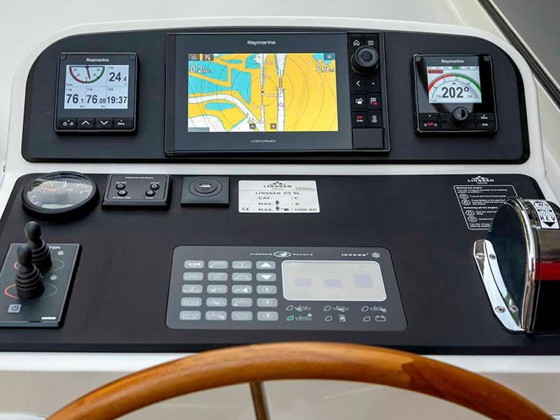 Book yachts online - motorboat - Linssen 35 SL - Speyside - rent