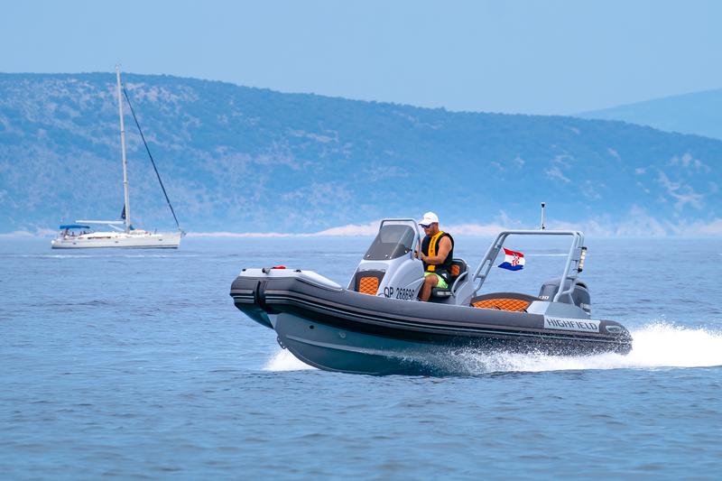 Book yachts online - motorboat - Highfield Sport 560 - no name - rent