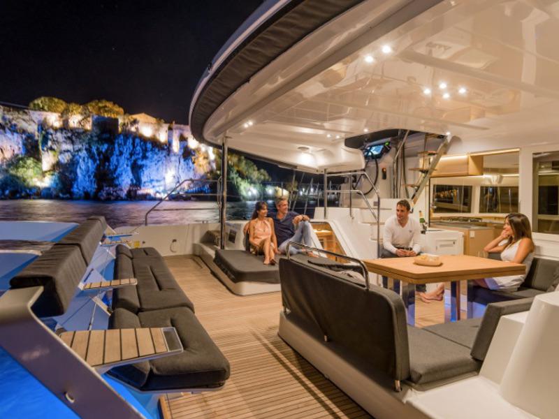 Book yachts online - catamaran - Lagoon 52F - MOJITO ex BE HAPPY - rent