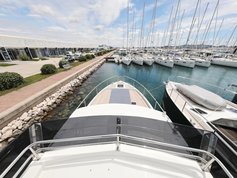 Book yachts online - motorboat - Futura 40 Grand Horizon - X MAGELLAN - rent