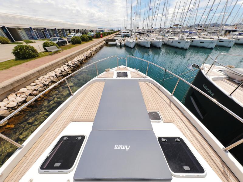 Book yachts online - motorboat - Futura 40 Grand Horizon - X MAGELLAN - rent