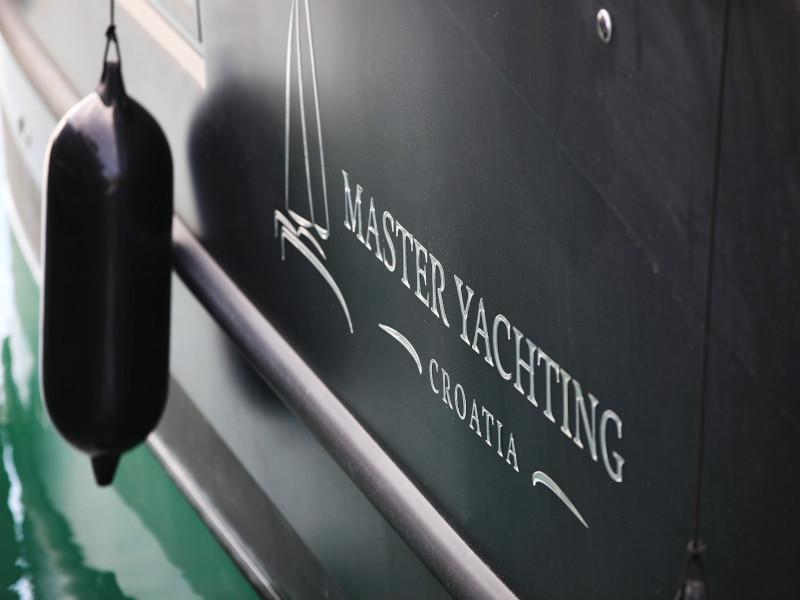 Book yachts online - motorboat - Futura 40 Grand Horizon - X MAGELLAN - rent