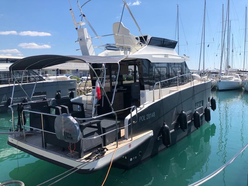 Book yachts online - motorboat - Futura 40 Grand Horizon - X MAGELLAN - rent