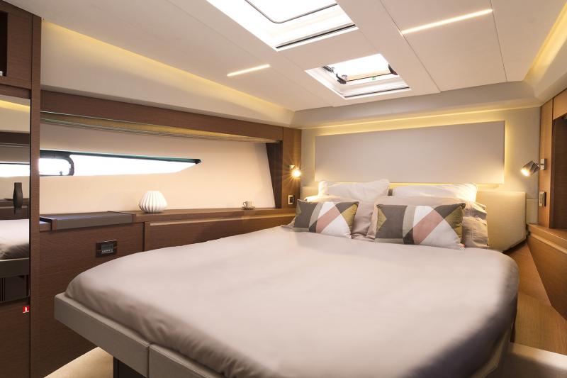 Book yachts online - motorboat - Prestige 520 Flybridge - ZAFE - rent