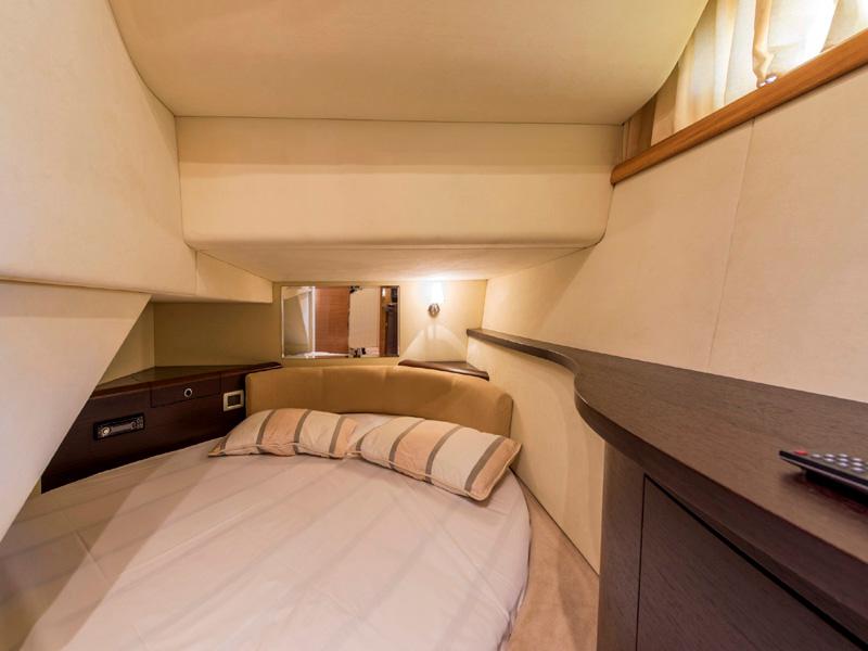 Book yachts online - motorboat - Cranchi Atlantique 50 - Danae Fantasea - rent