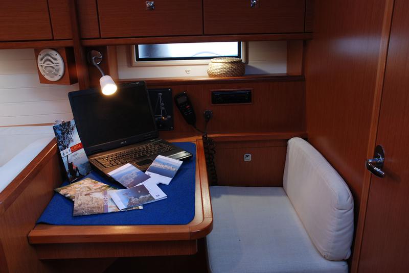 Book yachts online - sailboat - Bavaria Cruiser 41 - Khimeya - rent