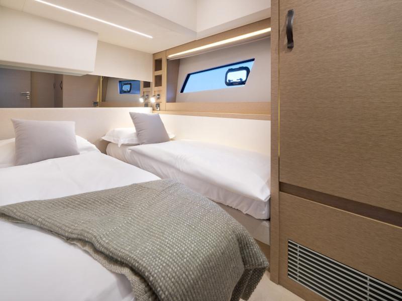 Book yachts online - motorboat - Prestige 520 Fly - Firefly - rent