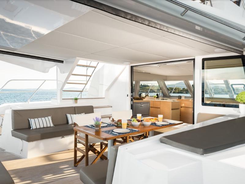 Book yachts online - powercatamaran - Nautitech 47 Power - ZEUS - rent