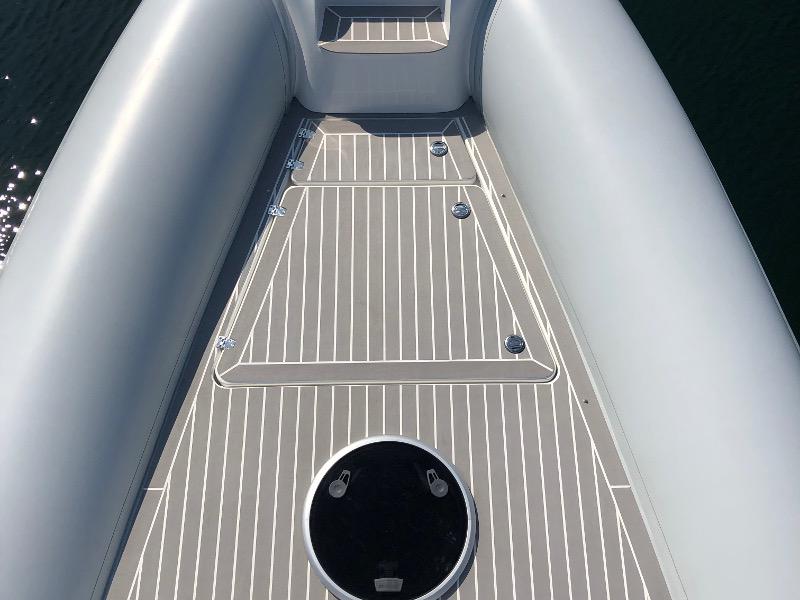 Book yachts online - motorboat - Sacs Strider 11 FB - Bomber 44 - rent