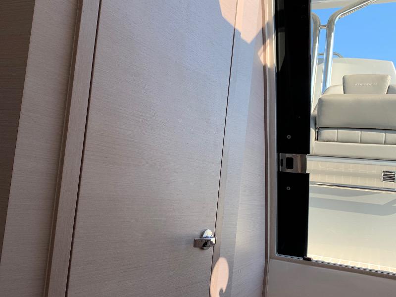 Book yachts online - motorboat - Sacs Strider 11 FB - Bomber 44 - rent
