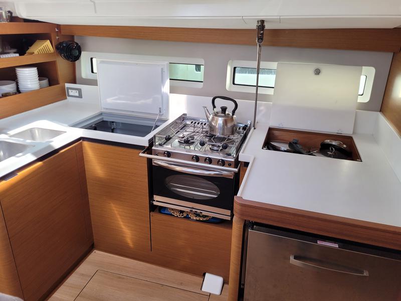 Book yachts online - sailboat - Sun Odyssey 490 (10) - ADEMARE - rent