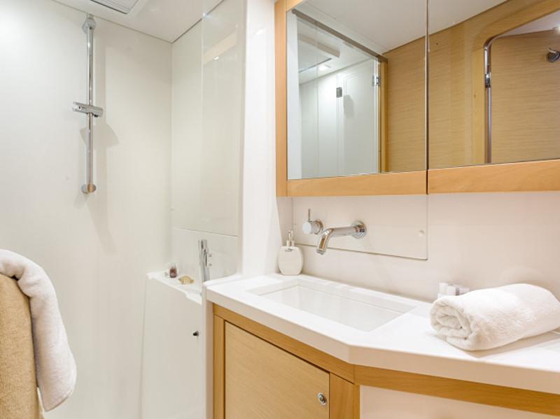 Book yachts online - catamaran - Lagoon 450 F Luxury - ALBA MOUSE  - rent