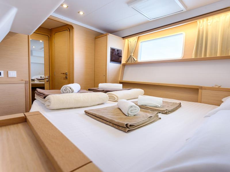 Book yachts online - catamaran - Lagoon 450 F Luxury - ALBA MOUSE  - rent