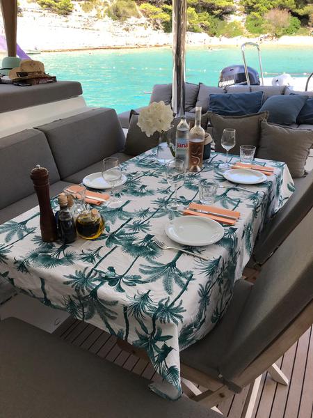Book yachts online - catamaran - Lagoon 560 - ARCTIC QUEEN - rent
