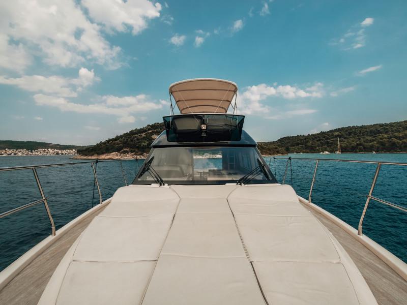 Book yachts online - motorboat - Monte Carlo 5 - Blizzard - rent