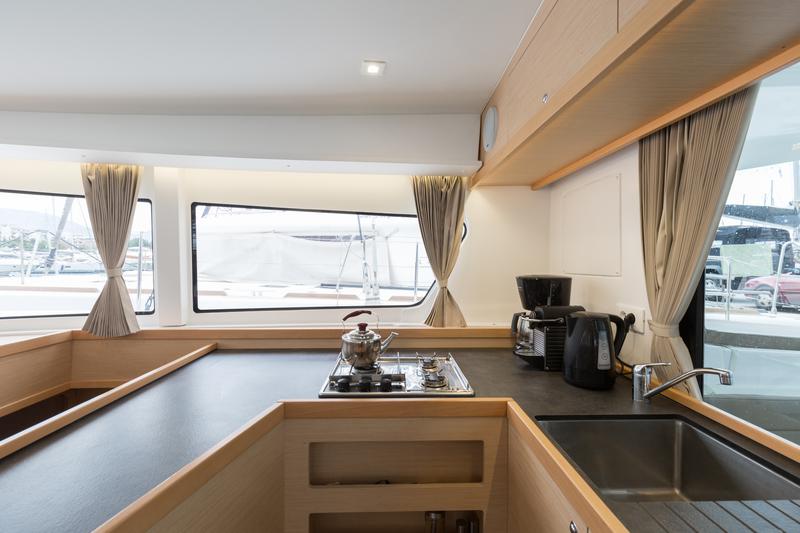 Book yachts online - catamaran - Lagoon 42 - Barchetta II - rent