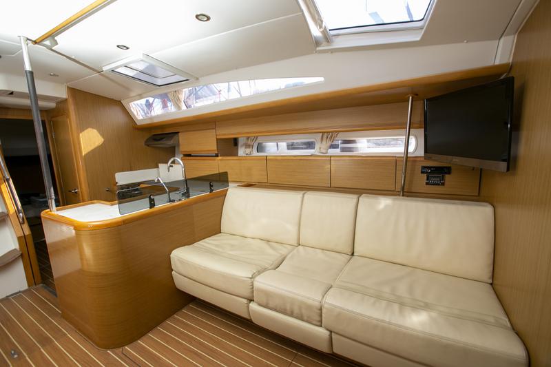 Book yachts online - sailboat - Jeanneau 53 - Oniro ΙΙ - rent