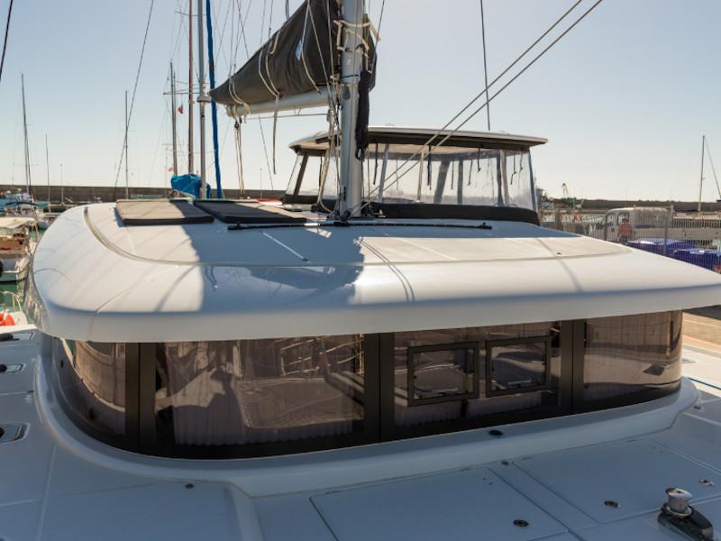 Book yachts online - catamaran - Lagoon 42 - La Fenice - rent