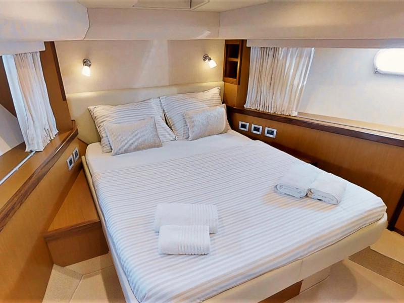 Book yachts online - motorboat - Ferretti 630 - AMY - rent