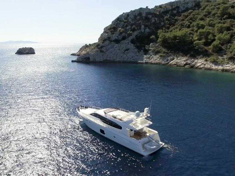 Book yachts online - motorboat - Ferretti 630 - AMY - rent