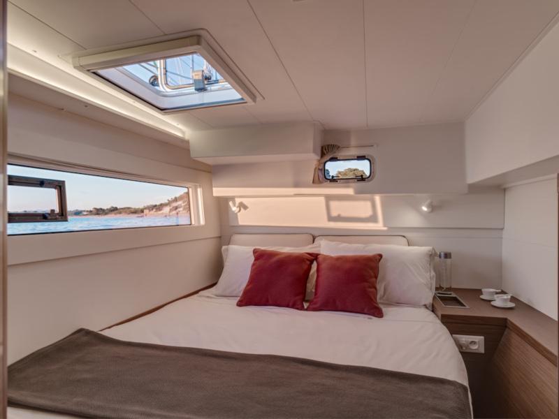 Book yachts online - catamaran - Lagoon 40 - Sunshine (VIP Equipment incl. A/C, Generator, Water Maker) - rent