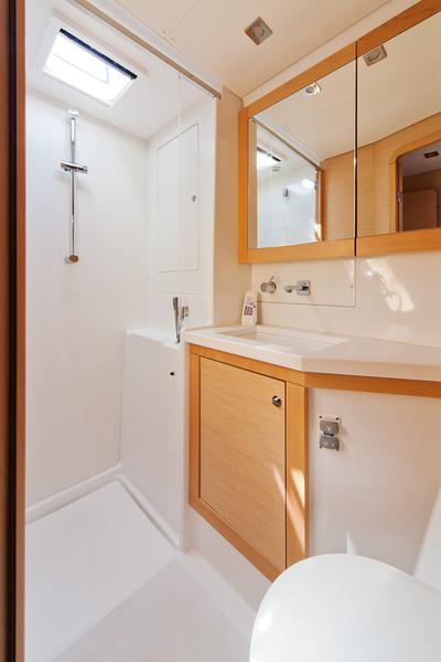 Book yachts online - catamaran - Lagoon 450 - Lara - rent