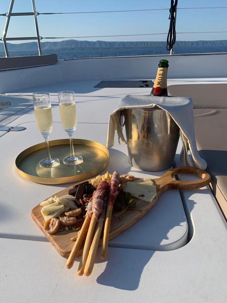 Book yachts online - catamaran - Sunreef 60 - SINATA - rent