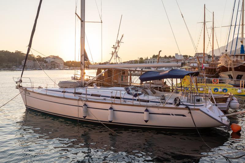 Book yachts online - sailboat - Bavaria 44 - TARISA  - rent