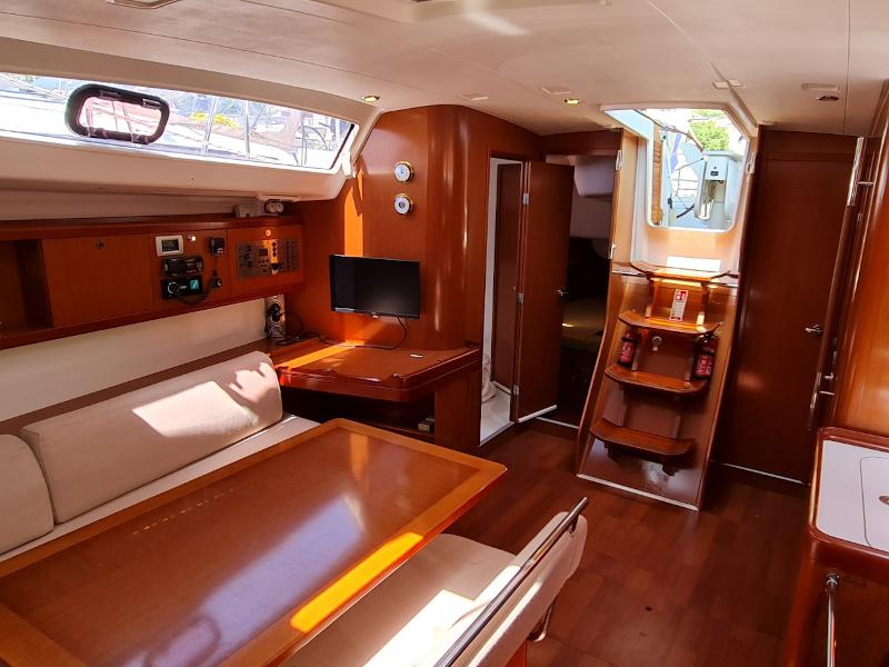 Book yachts online - sailboat - Oceanis 43 - BLACK SHEEP - rent