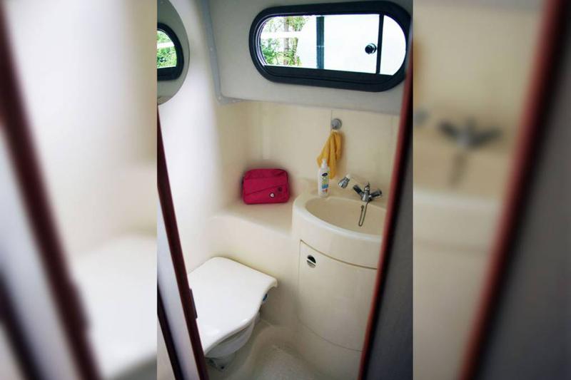 Book yachts online - motorboat - Sedan 1170 - BOURGOGNE FR - rent