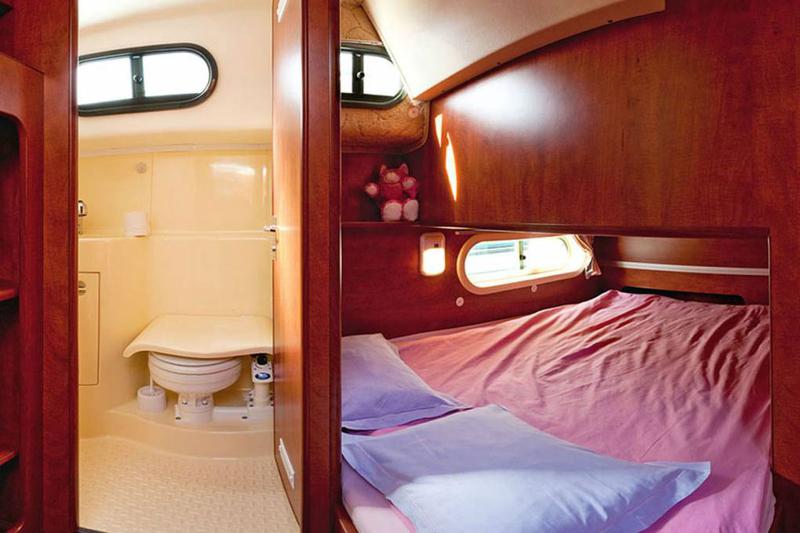 Book yachts online - motorboat - Sedan 1000 - LEPINOY FR - rent