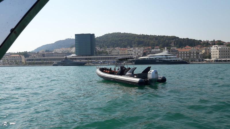 Book yachts online - motorboat - Bura 850 - Fenix - rent