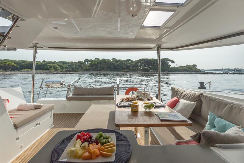 Book yachts online - catamaran - Helia 44 M - Boldly Go - rent