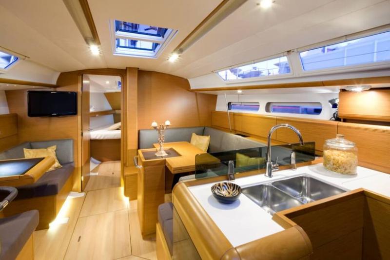 Book yachts online - sailboat - Sun Odyssey 419 - Weather or Knot - rent