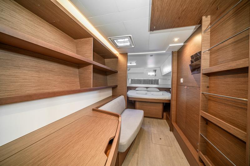 Book yachts online - catamaran - Lagoon 42 - Ocean 77 - rent