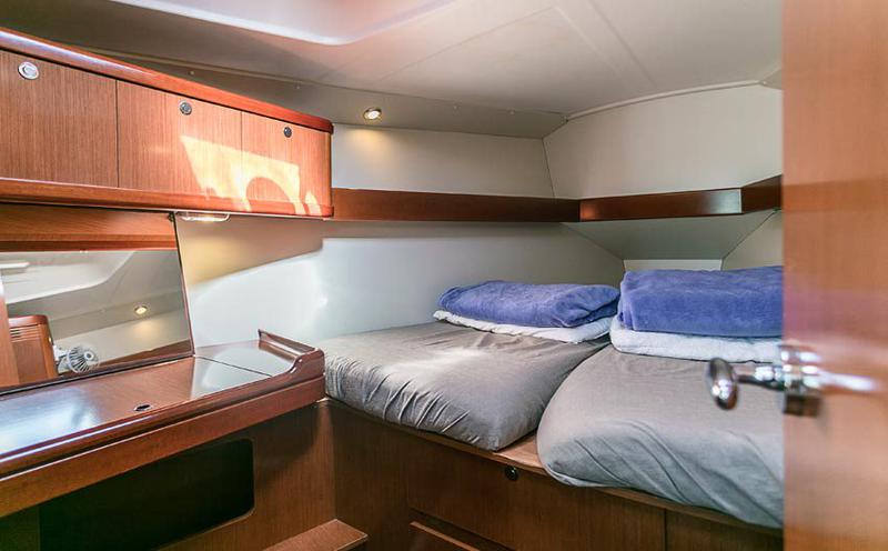 Book yachts online - sailboat - Oceanis 37 - Mary - rent