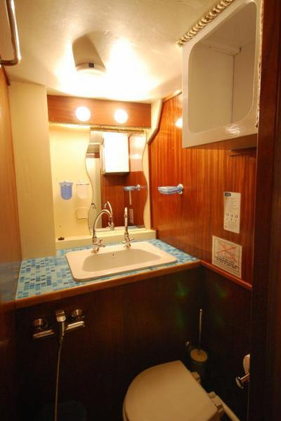 Book yachts online - motorboat - Fleur de Lys - Cadabra - rent