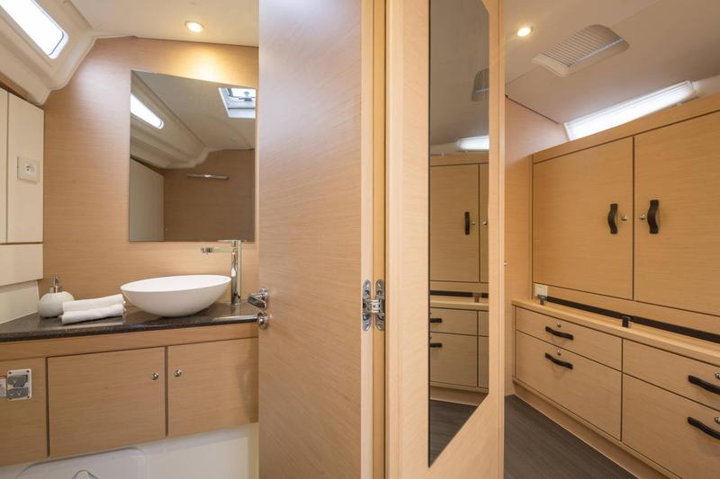 Book yachts online - sailboat - Jeanneau 54 - no name 2 - BLUE HULL, AC+GEN., UNDERWATER LIGHTS - rent