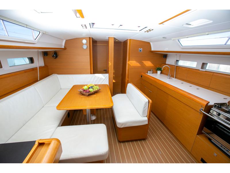 Book yachts online - sailboat - Sun Odyssey 479 - GUINNESS - rent