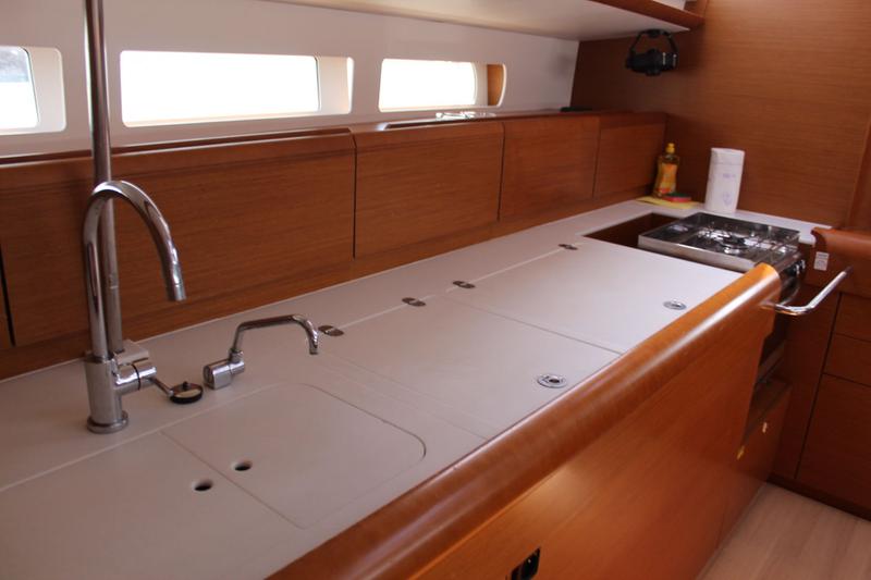 Book yachts online - sailboat - Sun Odyssey 519 - Ciao Bao - rent