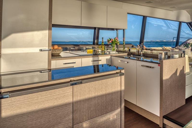 Book yachts online - motorboat - Prestige 690 - ALINA - rent