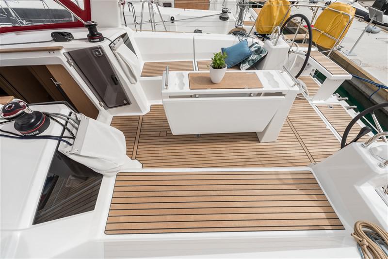 Book yachts online - sailboat - Oceanis 38.1 - MAJANO - rent