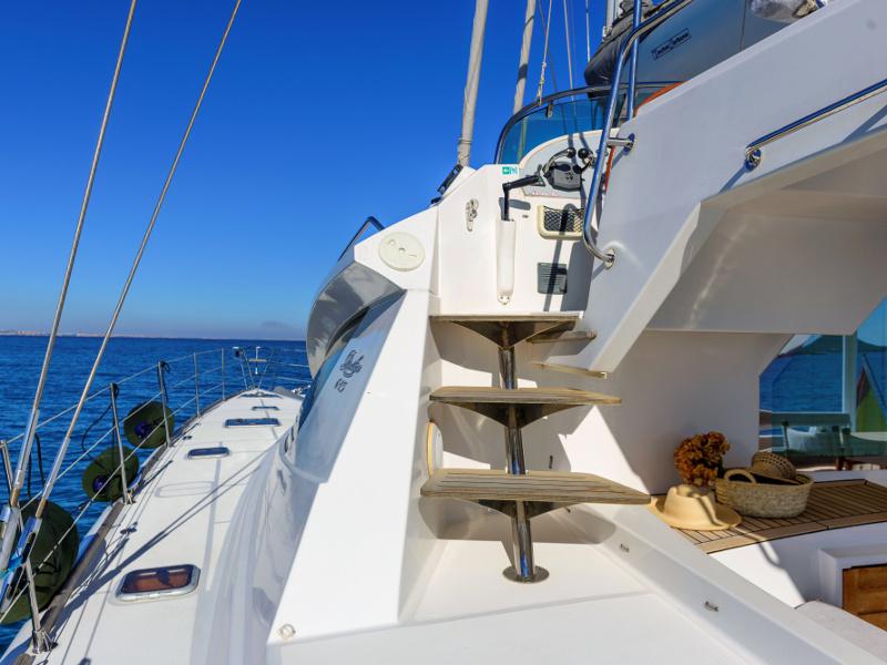 Book yachts online - catamaran - Privilege 615 - Maitia - rent