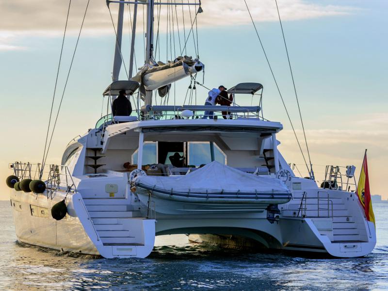 Book yachts online - catamaran - Privilege 615 - Maitia - rent