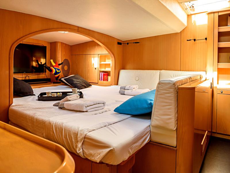 Book yachts online - catamaran - Privilege 615 - Maitia - rent