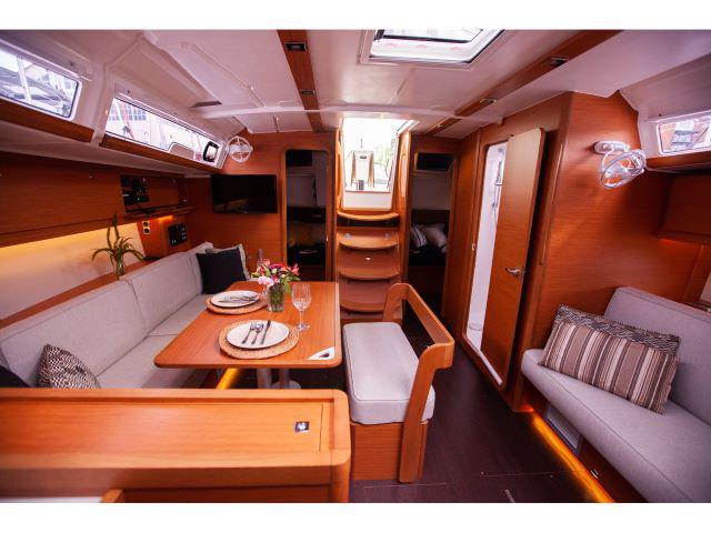 Book yachts online - sailboat - Dufour 430 - Opportune Moment - rent