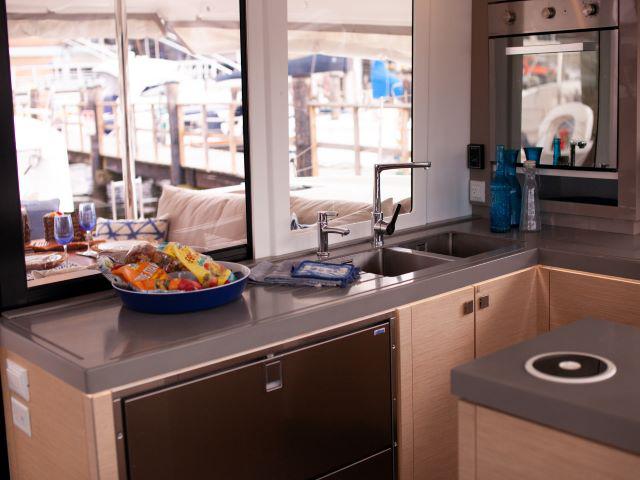 Book yachts online - catamaran - Saona 47 M - Dark Star - rent