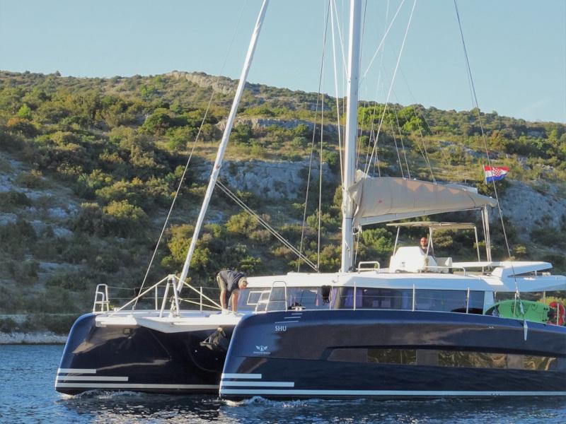 Book yachts online - catamaran - Dufour 48 Catamaran - NAMI NORI - COLOUR HULL, AC+GEN., UNDERWATER LIGHTS - rent