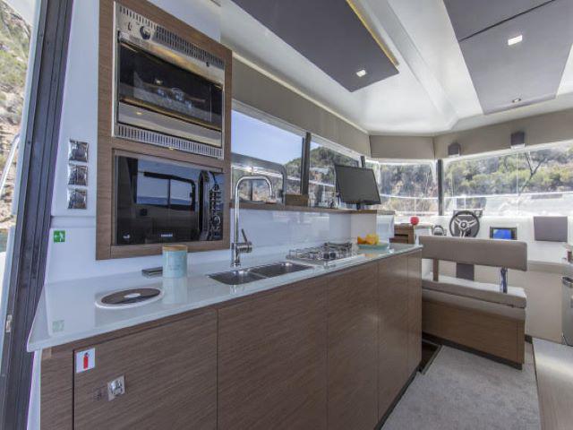 Book yachts online - powercatamaran - MY 37 - Fortunata - rent