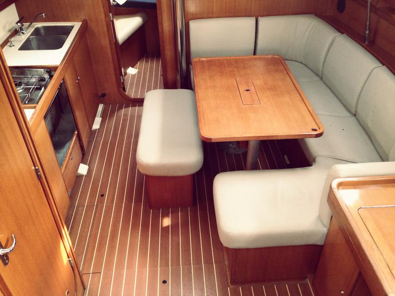 Book yachts online - sailboat - Dufour 385 - Isabella - rent